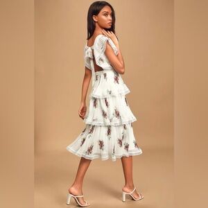 NWT Thriving Romance White Floral Print Tiered Midi Dress size M
